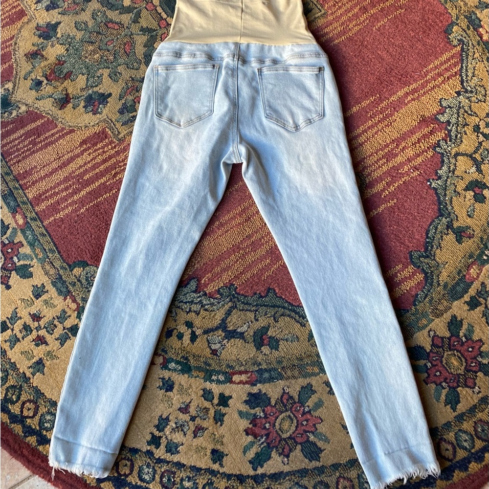 Maternity Outfit - Blue Savvy Size L Maternity Slightly Frayed Jeans - Picture 4 of 9